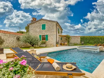 Villa für 12 Personen (275 m²) in Sveti Lovreč Pazenatički 9/10