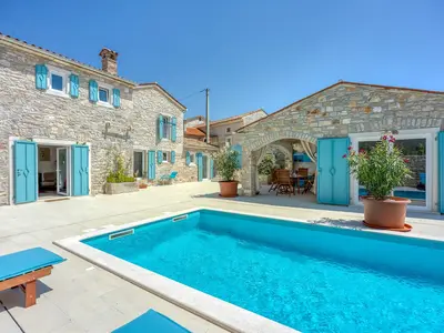 Villa für 6 Personen (200 m²) in Sveti Lovreč Pazenatički 1/10