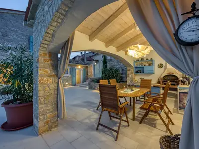 Villa für 6 Personen (200 m²) in Sveti Lovreč Pazenatički 3/10