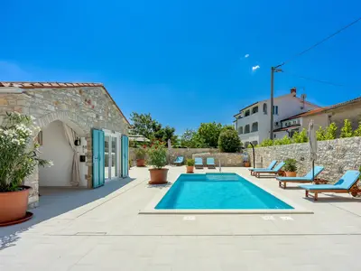 Villa für 6 Personen (200 m²) in Sveti Lovreč Pazenatički 5/10