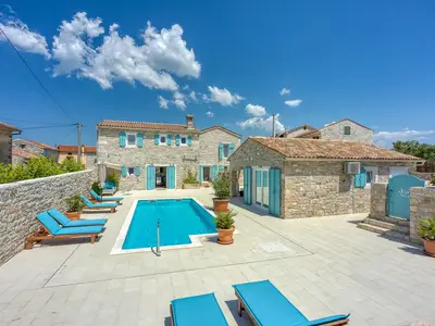 Villa für 6 Personen (200 m²) in Sveti Lovreč Pazenatički 10/10