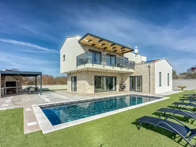 Villa für 8 Personen (200 m²) in Sveti Lovreč Pazenatički 1/10