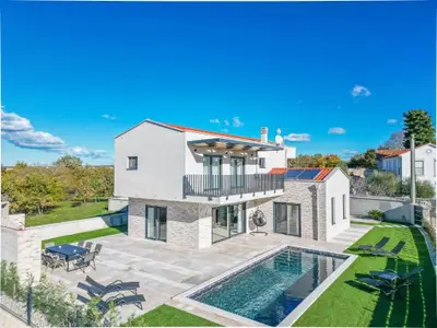 Villa für 8 Personen (200 m²) in Sveti Lovreč Pazenatički 3/10