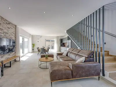 Villa für 8 Personen (200 m²) in Sveti Lovreč Pazenatički 4/10