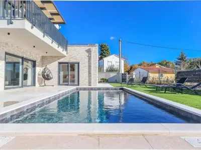 Villa für 8 Personen (200 m²) in Sveti Lovreč Pazenatički 9/10