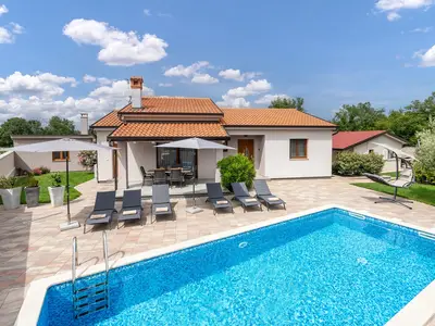 Villa für 6 Personen (105 m²) in Sveti Lovreč 1/10