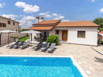 Villa für 6 Personen (105 m²) in Sveti Lovreč 2/10