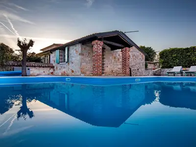 Villa für 10 Personen (243 m²) in Sveti Lovreč Pazenatički 6/10