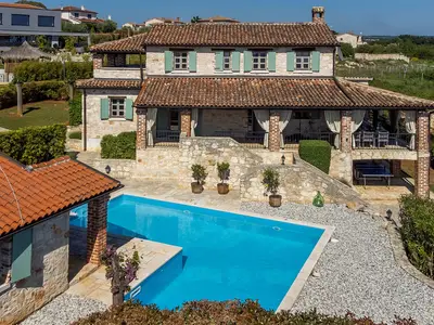 Villa für 10 Personen (243 m²) in Sveti Lovreč Pazenatički 7/10