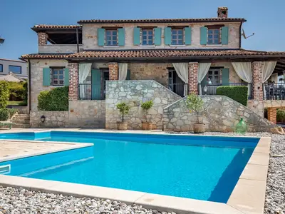 Villa für 10 Personen (243 m²) in Sveti Lovreč Pazenatički 9/10