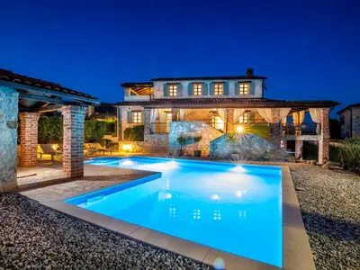 Villa für 10 Personen (243 m²) in Sveti Lovreč Pazenatički 10/10