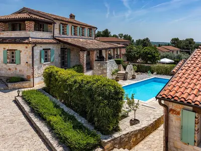 Villa für 10 Personen (243 m²) in Sveti Lovreč Pazenatički 2/10