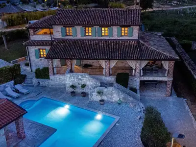 Villa für 10 Personen (243 m²) in Sveti Lovreč Pazenatički 8/10