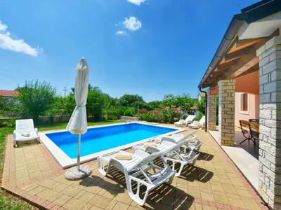 Villa für 6 Personen (115 m²) in Sveti Lovreč 3/10