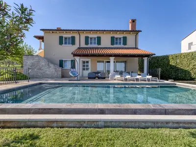 Villa für 8 Personen (150 m²) in Sveti Lovreč Pazenatički 1/10