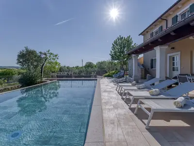 Villa für 8 Personen (150 m²) in Sveti Lovreč Pazenatički 3/10