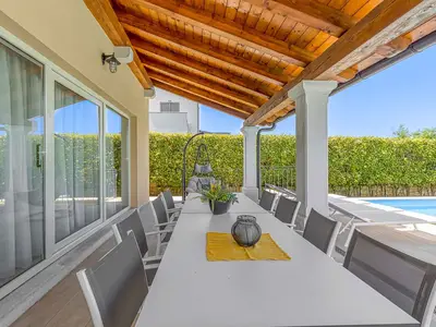 Villa für 8 Personen (150 m²) in Sveti Lovreč Pazenatički 3/10