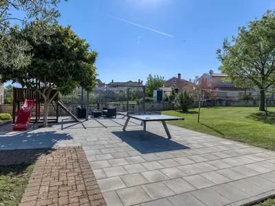 Villa für 10 Personen (240 m²) in Sveti Lovreč Pazenatički 9/10