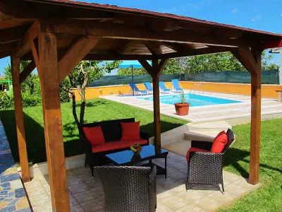 Villa für 6 Personen (90 m²) in Sveti Petar U Sumi 4/10