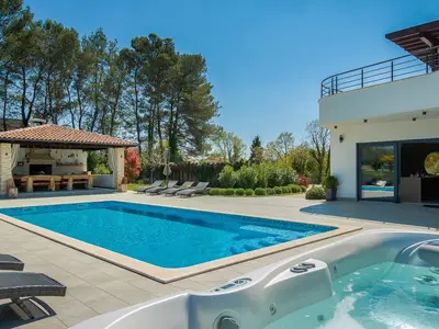 Villa für 14 Personen (500 m²) in Svetvinčenat 2/10