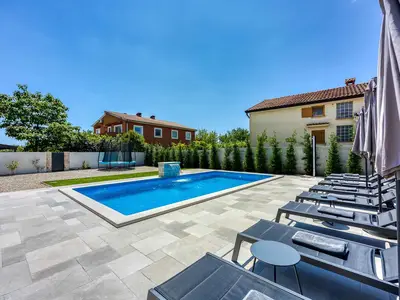 Villa für 8 Personen (240 m²) in Tar 4/10