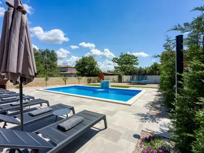 Villa für 8 Personen (240 m²) in Tar 8/10