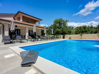 Villa für 8 Personen (240 m²) in Tar 6/10
