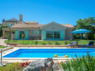 Villa für 10 Personen (380 m²) in Tar 1/10