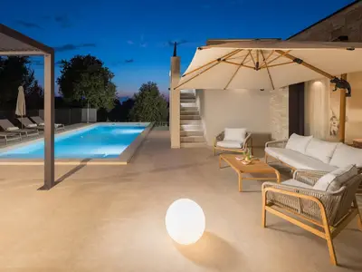 PoolOfHouse