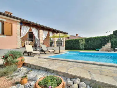 Villa für 6 Personen (110 m²) in Tar 8/10