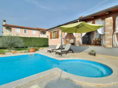Villa für 6 Personen (110 m²) in Tar 9/10