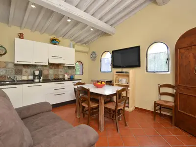 Wohn-Esszimmer mit Kochnische