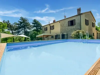 PoolOfHouse