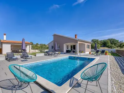 Villa für 6 Personen (151 m²) in Tinjan 2/10