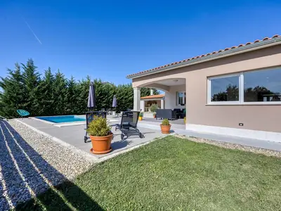 Villa für 6 Personen (151 m²) in Tinjan 5/10