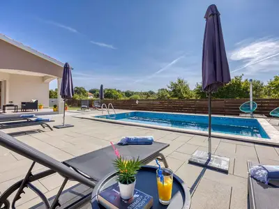 Villa für 6 Personen (151 m²) in Tinjan 9/10