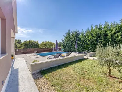 Villa für 6 Personen (151 m²) in Tinjan 10/10