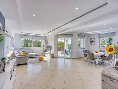 Villa für 6 Personen (151 m²) in Tinjan 1/10