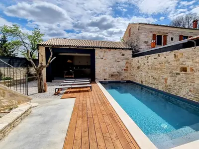 Villa für 8 Personen (200 m²) in Tinjan 10/10