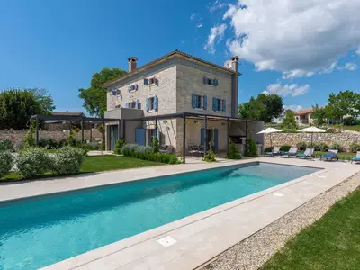 Villa für 8 Personen (240 m²) in Tinjan 10/10
