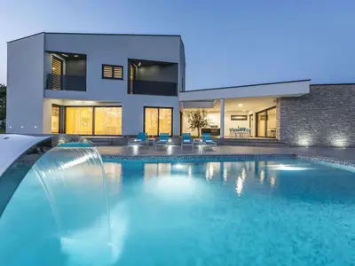 Villa für 8 Personen (360 m²) in Tinjan 1/10