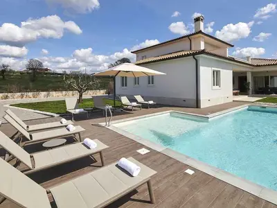 Villa für 8 Personen (240 m²) in Tinjan 1/10