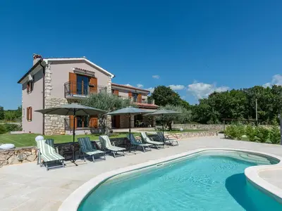Villa für 8 Personen (260 m²) in Tinjan 2/10