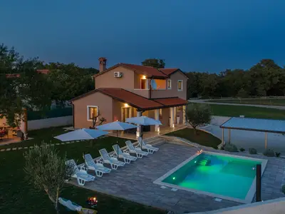 Villa für 8 Personen (130 m²) in Tinjan 1/10