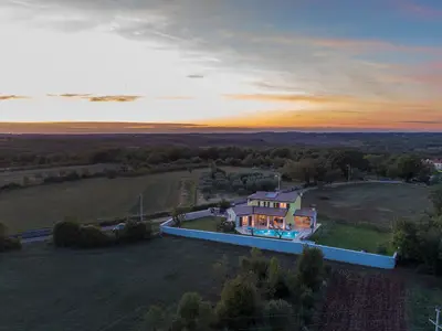 Villa für 8 Personen (240 m²) in Tinjan 10/10