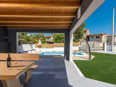 Villa für 8 Personen (120 m²) in Tinjan 10/10