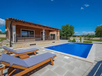 Villa für 6 Personen (160 m²) in Tinjan 1/10
