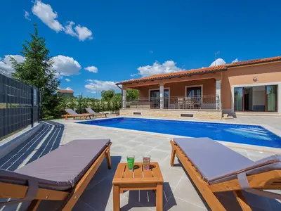 Villa für 6 Personen (160 m²) in Tinjan 2/10