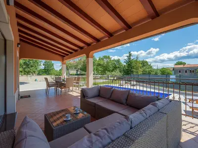 Villa für 6 Personen (160 m²) in Tinjan 9/10