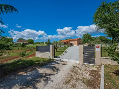 Villa für 6 Personen (160 m²) in Tinjan 10/10